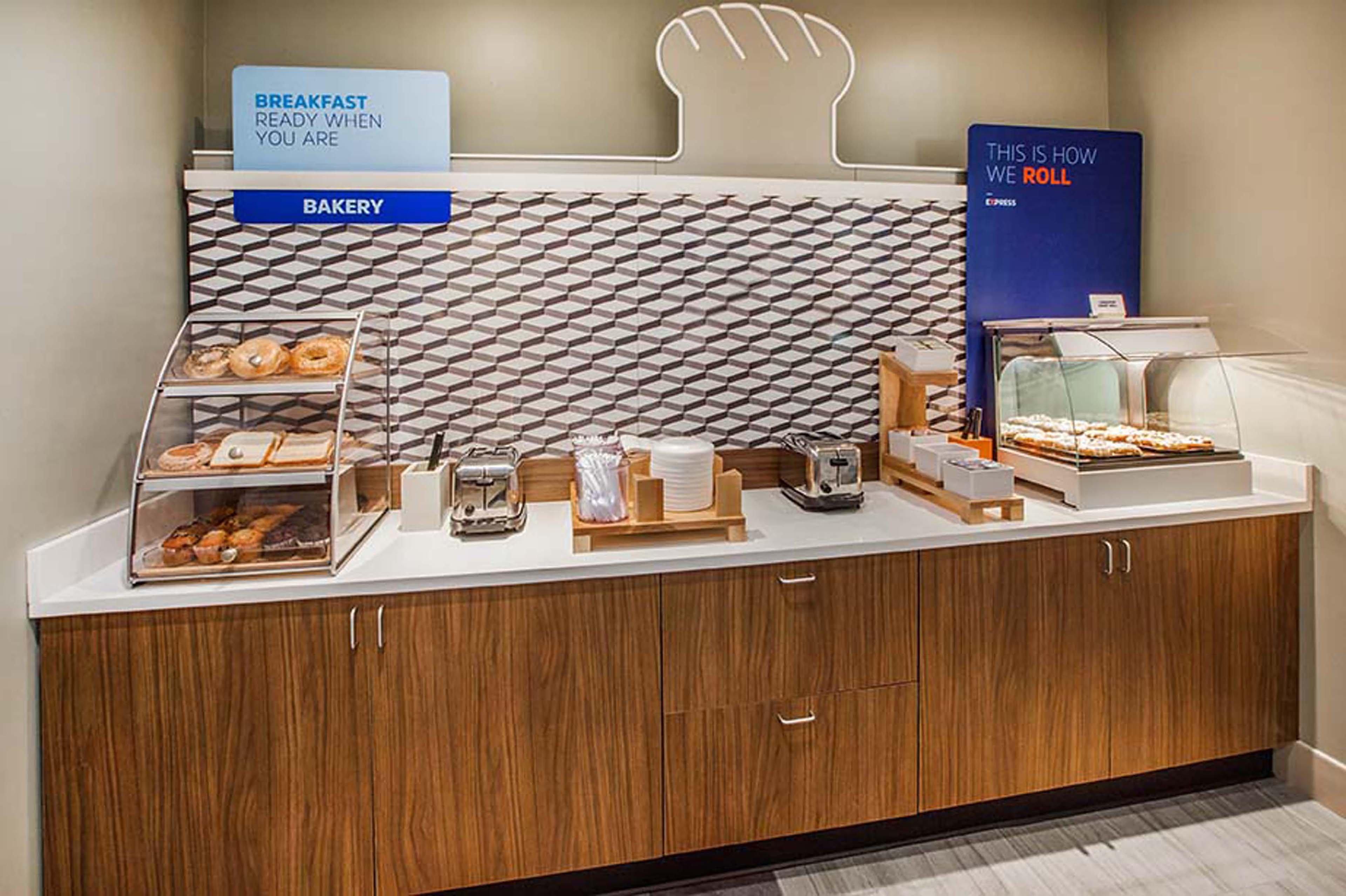 Holiday Inn Express Hotel & Suites Urbana-Champaign-U Of I Area By Ihg Экстерьер фото