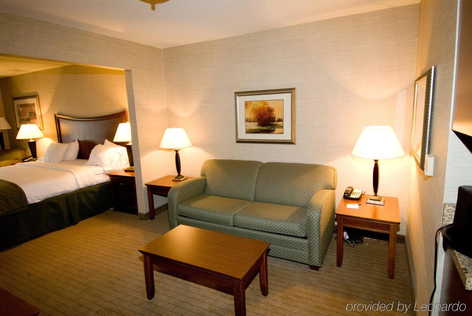 Holiday Inn Express Hotel & Suites Urbana-Champaign-U Of I Area By Ihg Экстерьер фото
