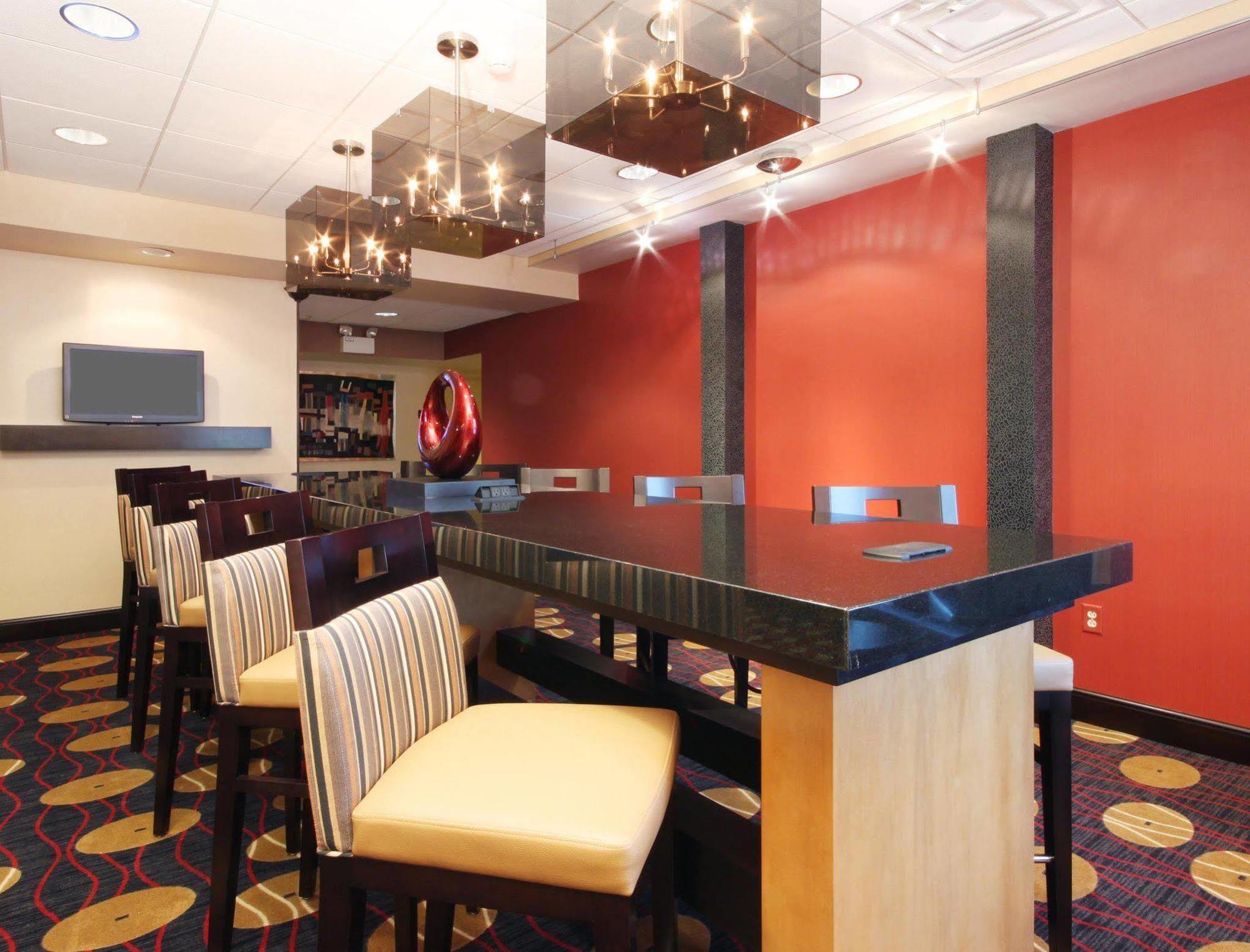 Holiday Inn Express Hotel & Suites Urbana-Champaign-U Of I Area By Ihg Экстерьер фото